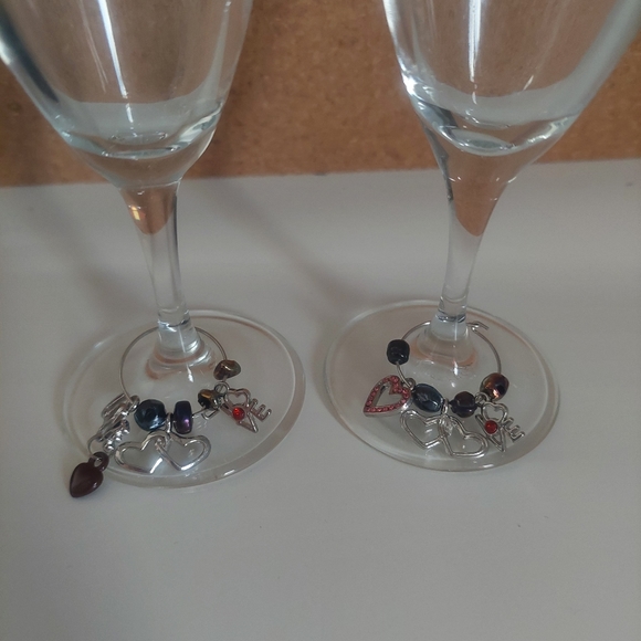 Mr. & Mrs. Photo Frame with 2 Champagne Flutes - Picture 2 of 5